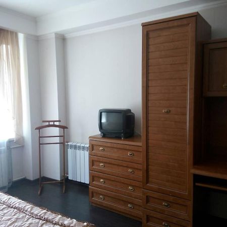 Квартира 2 Комн Рядом И-Т Амосова.Метро Олимпийская 3 Остановки เคียฟ ภายนอก รูปภาพ